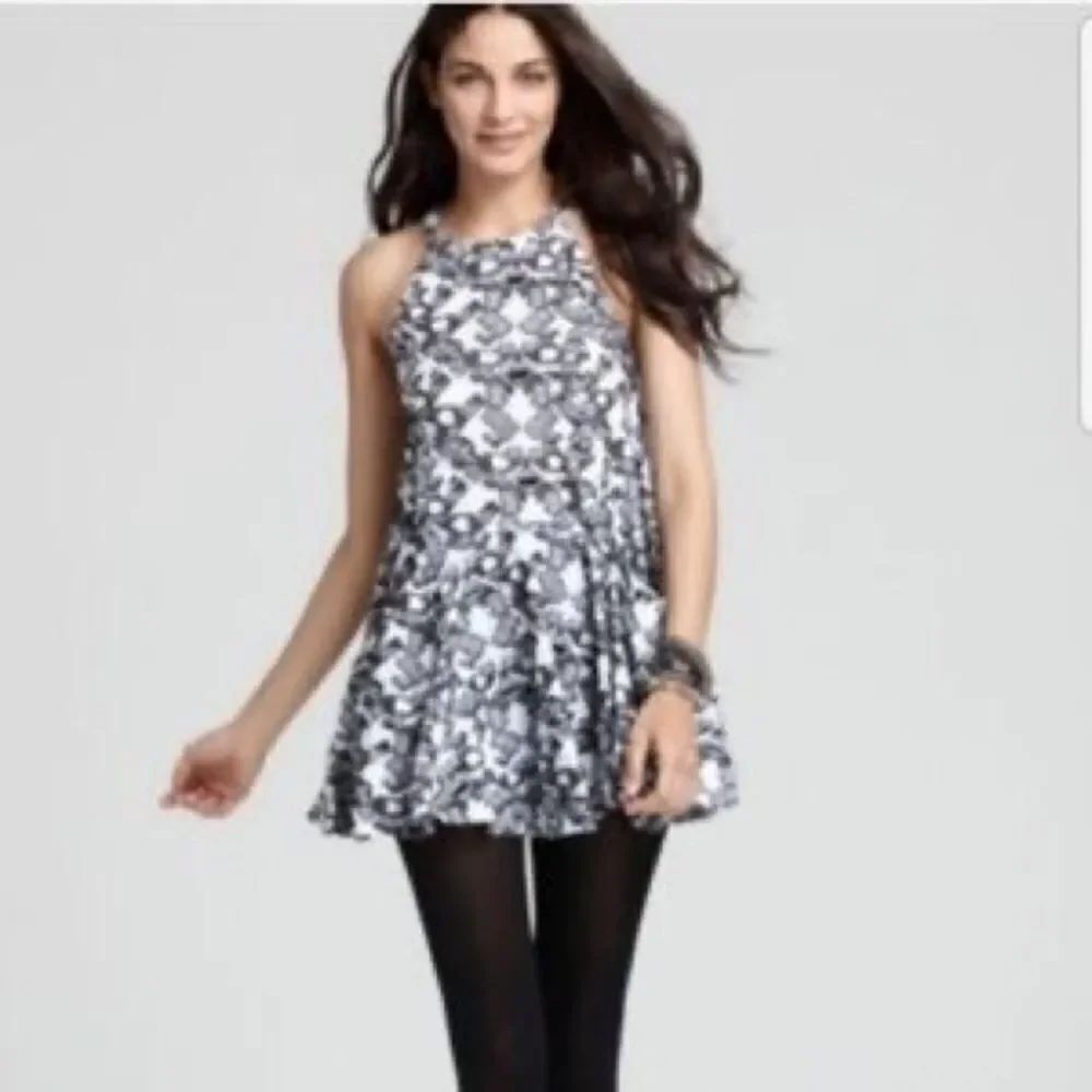 Free People M black and white fit and flare chocker dress with pockets